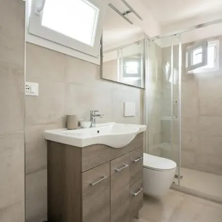 Keys Of Italy - Maytreya - Albero 2 - Train Station Two Bedroom Flat 2nd Floor *